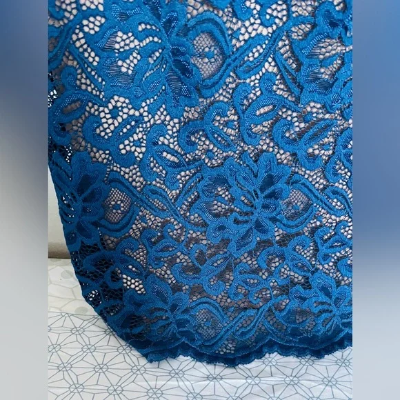 Lace dress - Picture 3 of 7